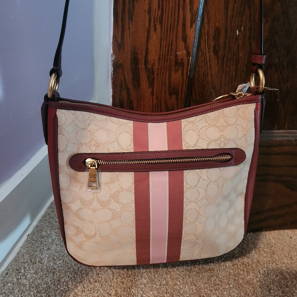 NWT Signature Coach Chaise Khaki Jacquard & Wine Leather Purse - Picture 5 of 14